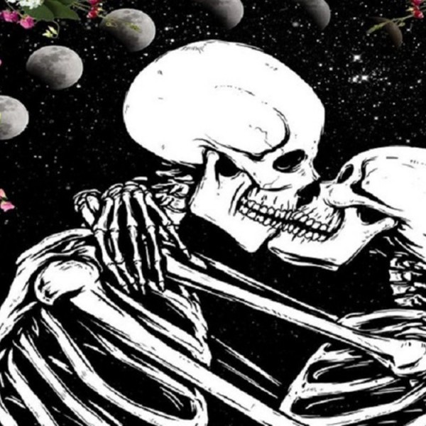Kiss Skeleton - 145*130cm - Printed Tapestry UK
